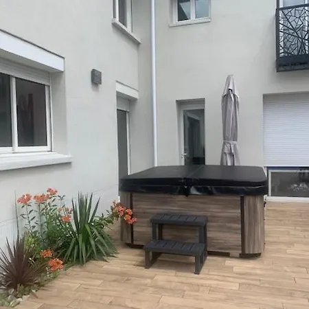 Bords De Sarthe Bed & Breakfast