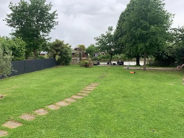 Alojamento de Acomodação e Pequeno-almoço Bords De Sarthe Le Mans